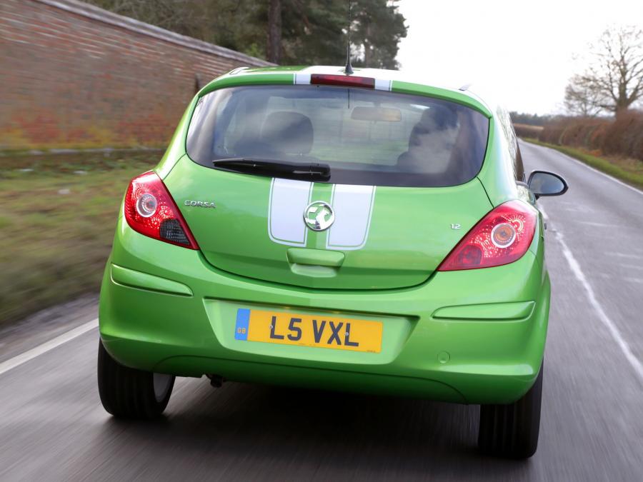  Vauxhall Corsa Sting 2013 года  (фото 2 из 18)